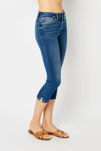 Midrise Capri Side Slit Judy Blue👖